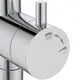 Chromfarbener Wasserhahn von Ideal Standard mit einem Drehknopf, der zwischen Duschkopf und Handbrause umschaltet, dargestellt durch Symbole auf der Vorderseite.